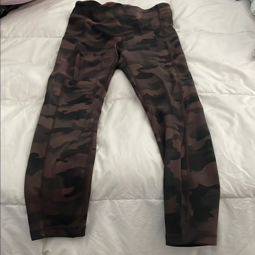 Camouflage lululemon leggings.